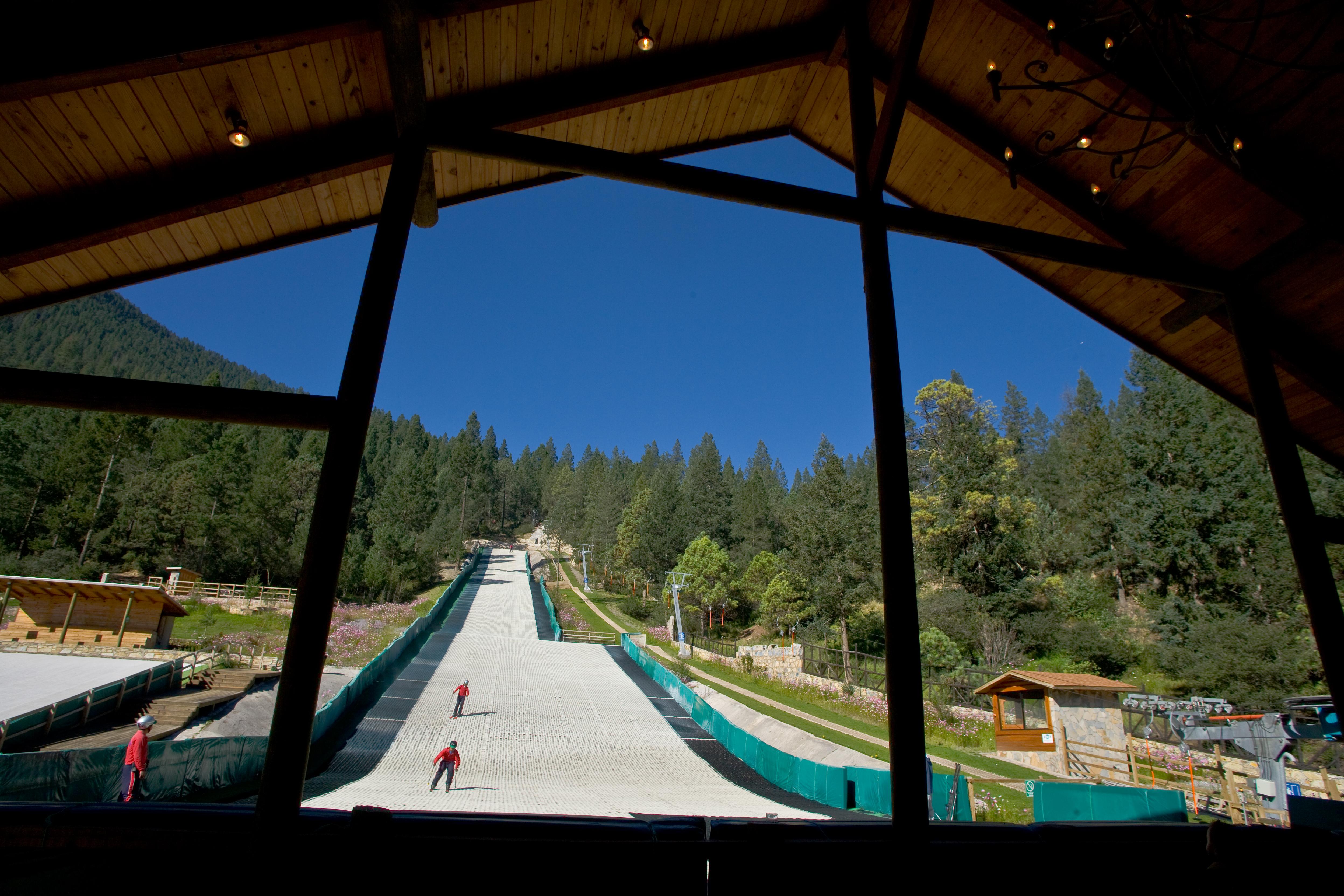 Отель Bosques De Monterreal Сан-Антонио-де-лас-Аласанас Экстерьер фото
